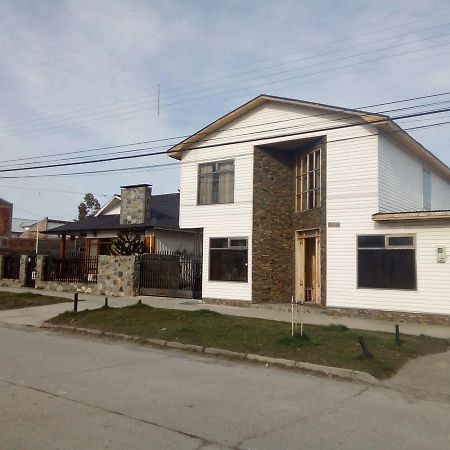 Hostal Los Pioneros Puerto Natales Ngoại thất bức ảnh